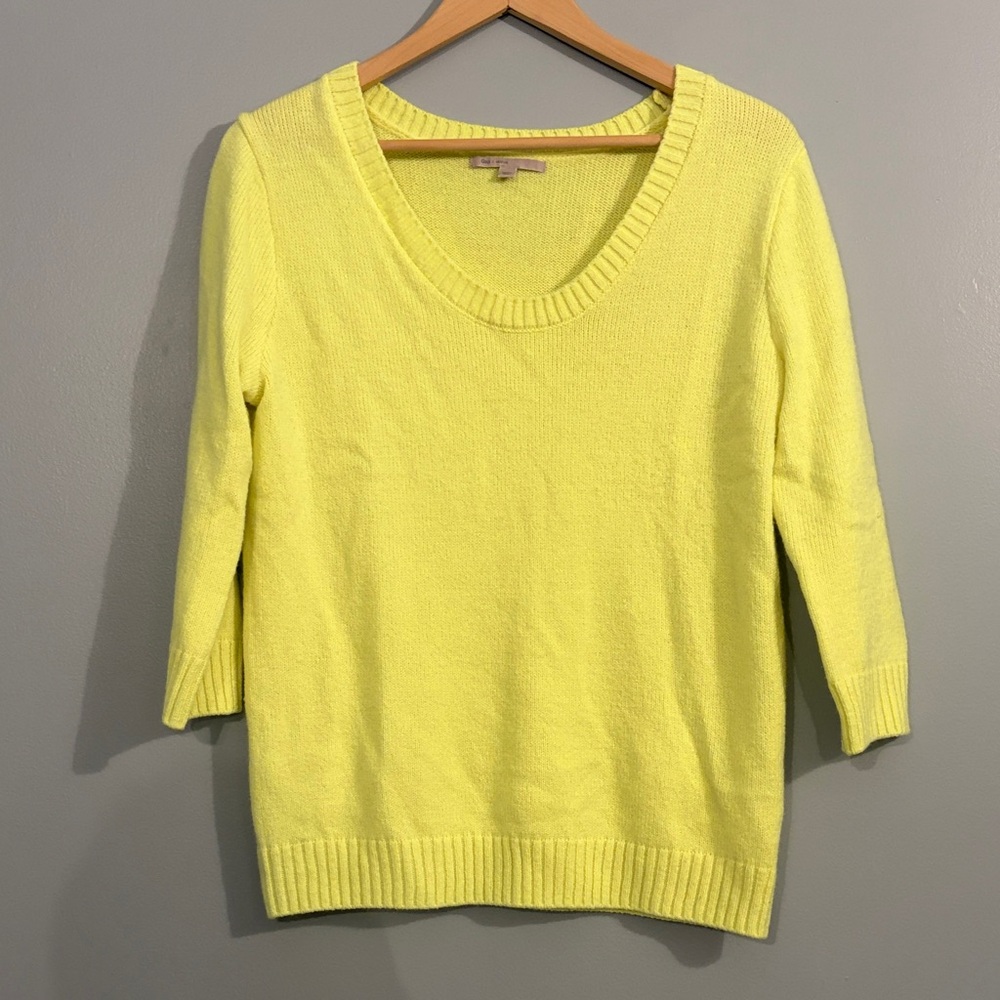 GAP V-Neck Sweater in Sunny Yellow